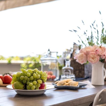 Velebis Superior Apartment - Luxurious One-Room Apartment With Jacuzzi - Prestigious Location By The Sea In The New City Center Of Znjan - Panoramic View Of The Sea And Islands - Free Garage Parking - Buralux Properties 스플리트 외부 사진