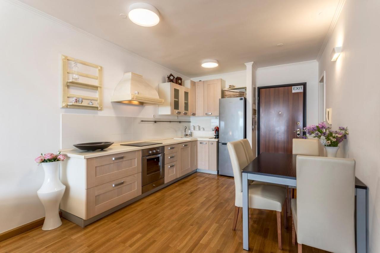 Velebis Superior Apartment - Luxurious One-Room Apartment With Jacuzzi - Prestigious Location By The Sea In The New City Center Of Znjan - Panoramic View Of The Sea And Islands - Free Garage Parking - Buralux Properties 스플리트 외부 사진